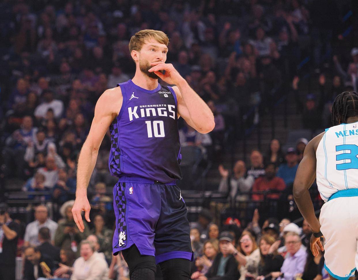 黄蜂绝杀雄鹿B队，萨博尼斯送出助攻