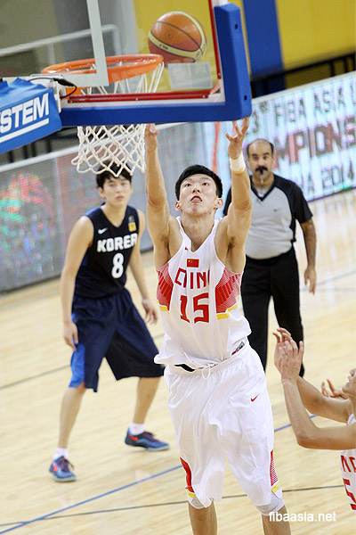 重庆男篮凭借实力，艰难战胜对手