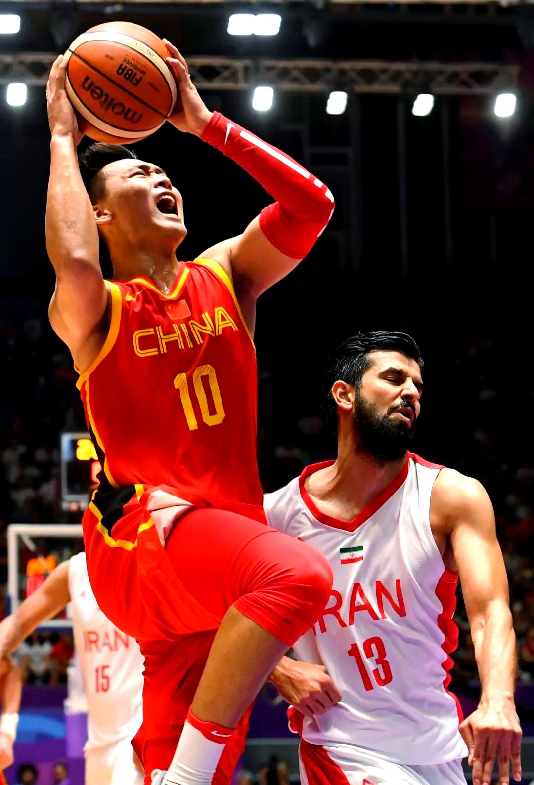 重庆男篮凭借实力，艰难战胜对手