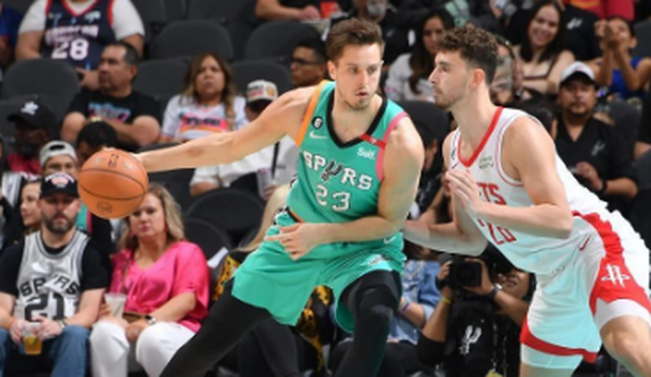 开云APP-火箭队遭遇马刺队的精彩对决