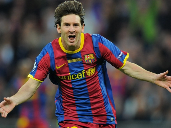 梅西帽子戏法巴萨完胜对手