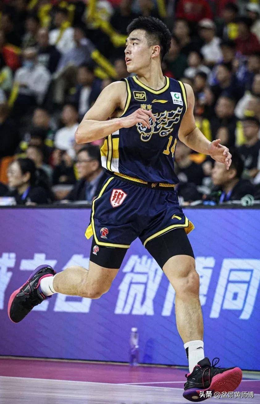 凤凰队内部管理变动，球队士气或受影响的简单介绍