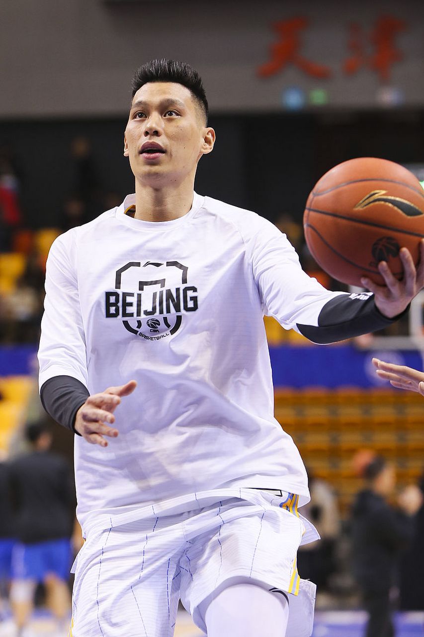 开云体育在线-篮球明星林书豪重返CBA联赛，期待再创佳绩