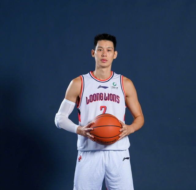 篮球明星林书豪重返CBA联赛，期待再创佳绩