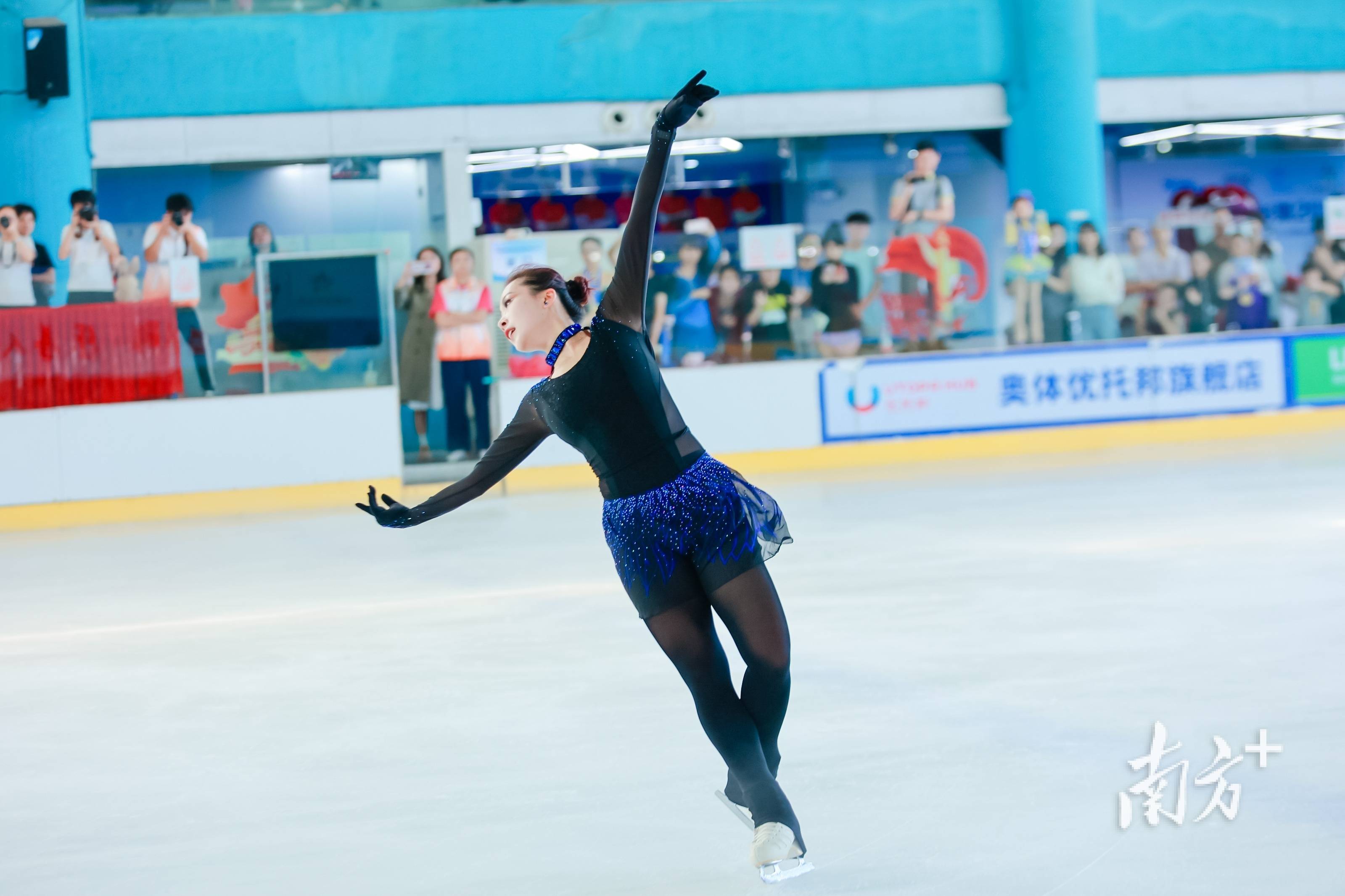 独具风采：花样滑冰选手展现绝美动作的简单介绍