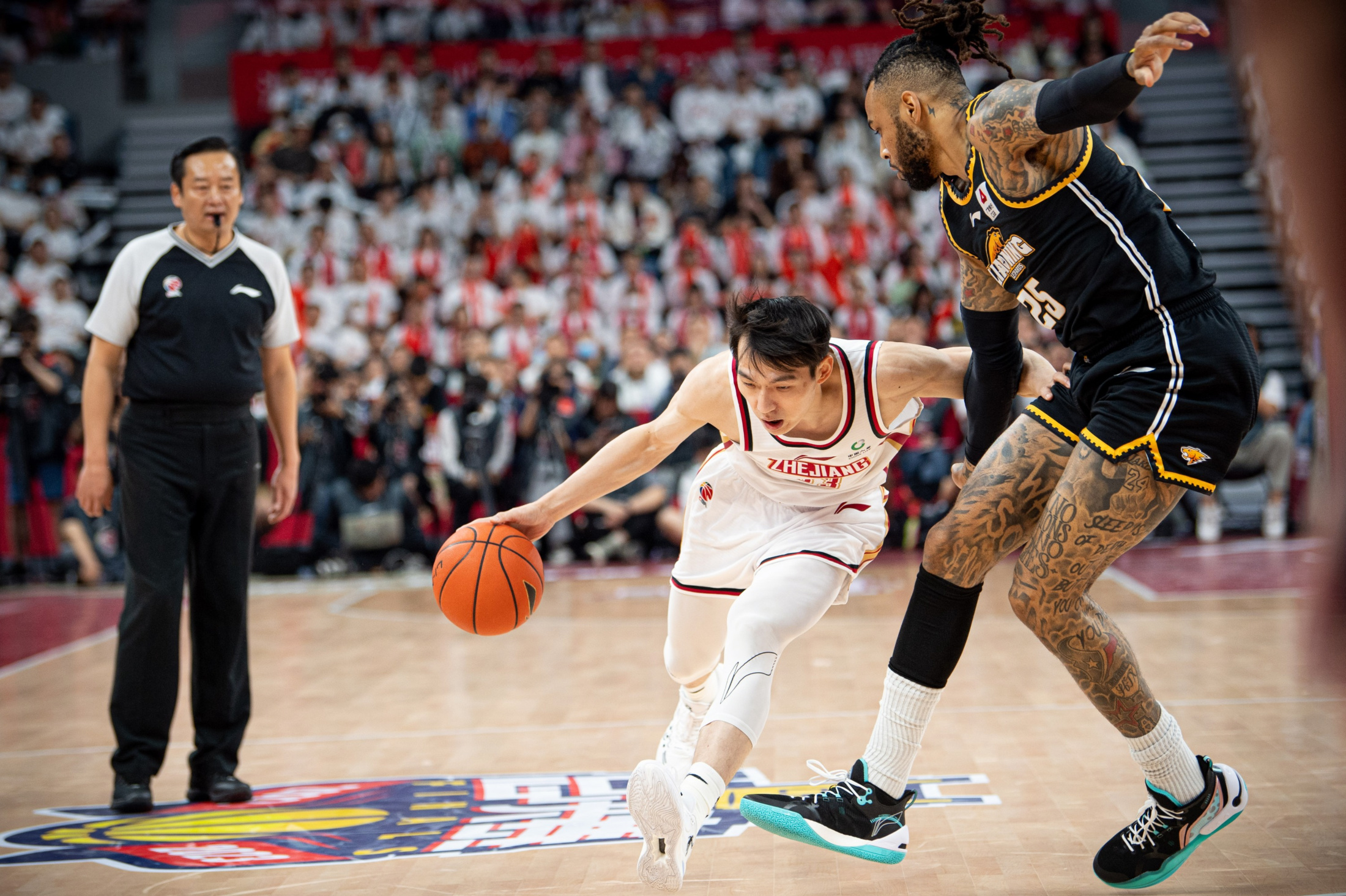 包含紧张的比赛中球队化危为机，最终逆转胜利的词条