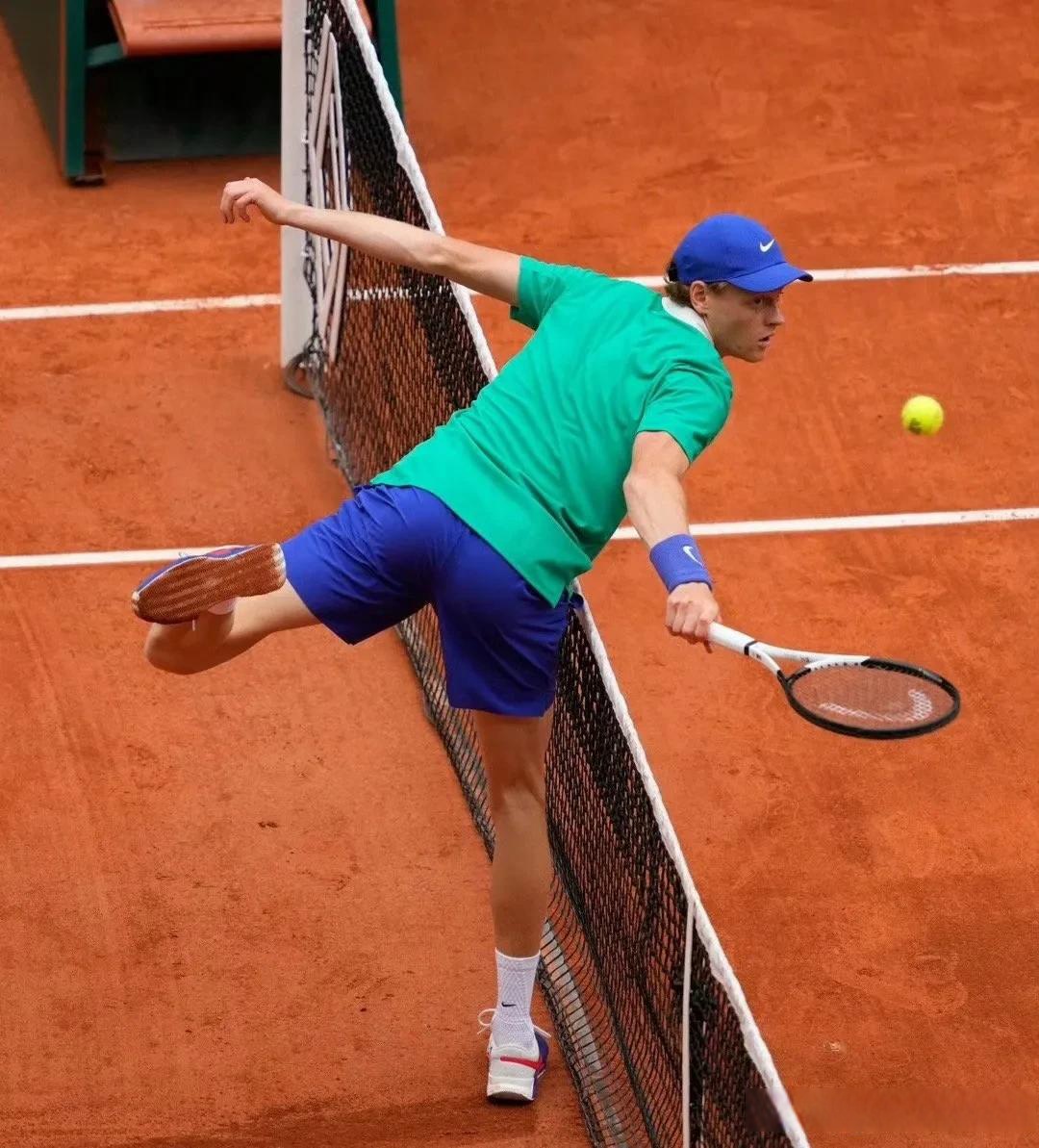 法国网球队血洗世界网球队，克耶高斯送出助攻的简单介绍