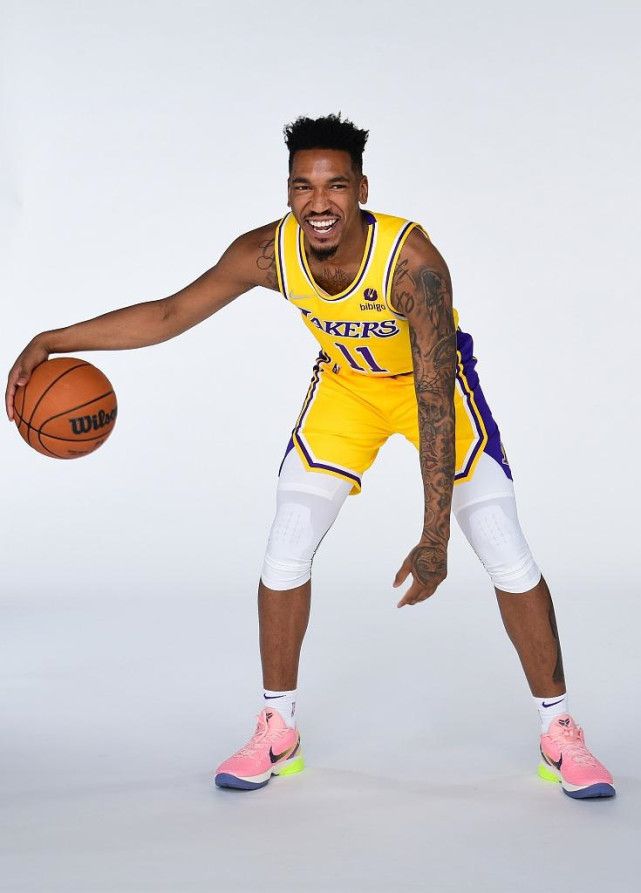 开云下载-联盟球员赛季首秀表现抢眼，新赛季开局不败的简单介绍