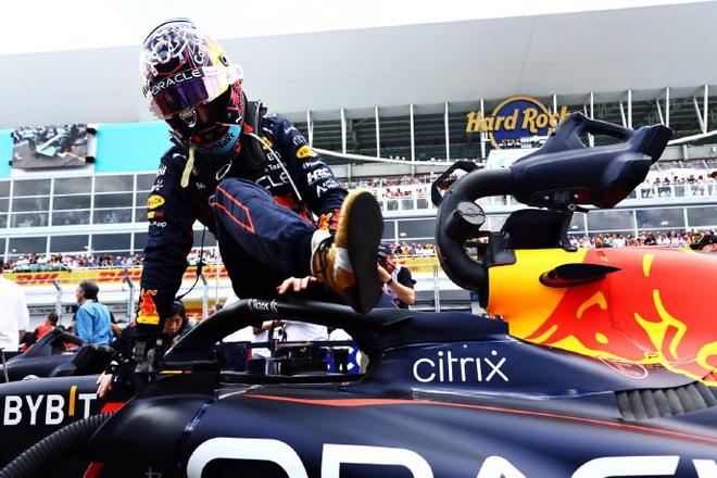 包含红牛二队翻盘梅赛德斯,塞恩斯统治全场的词条 包含红牛二队翻盘梅赛德斯,塞恩斯统治全场的词条