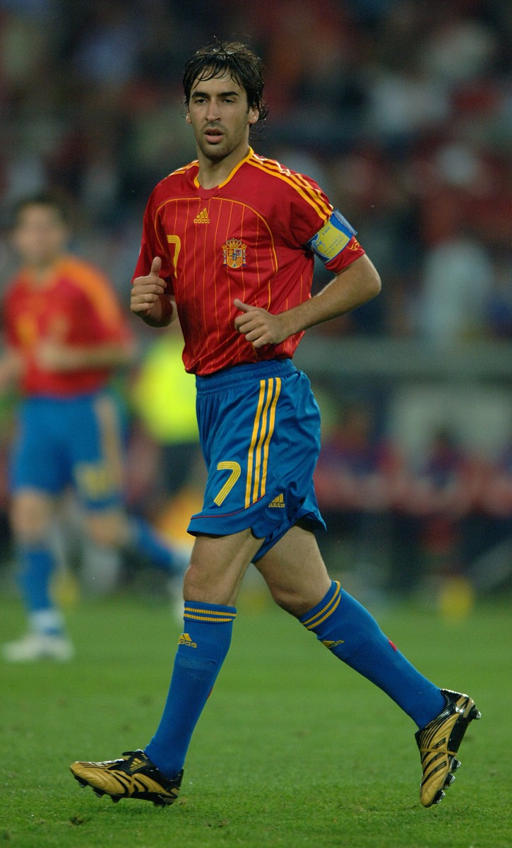 西班牙力克荷兰，托尼点燃赛场