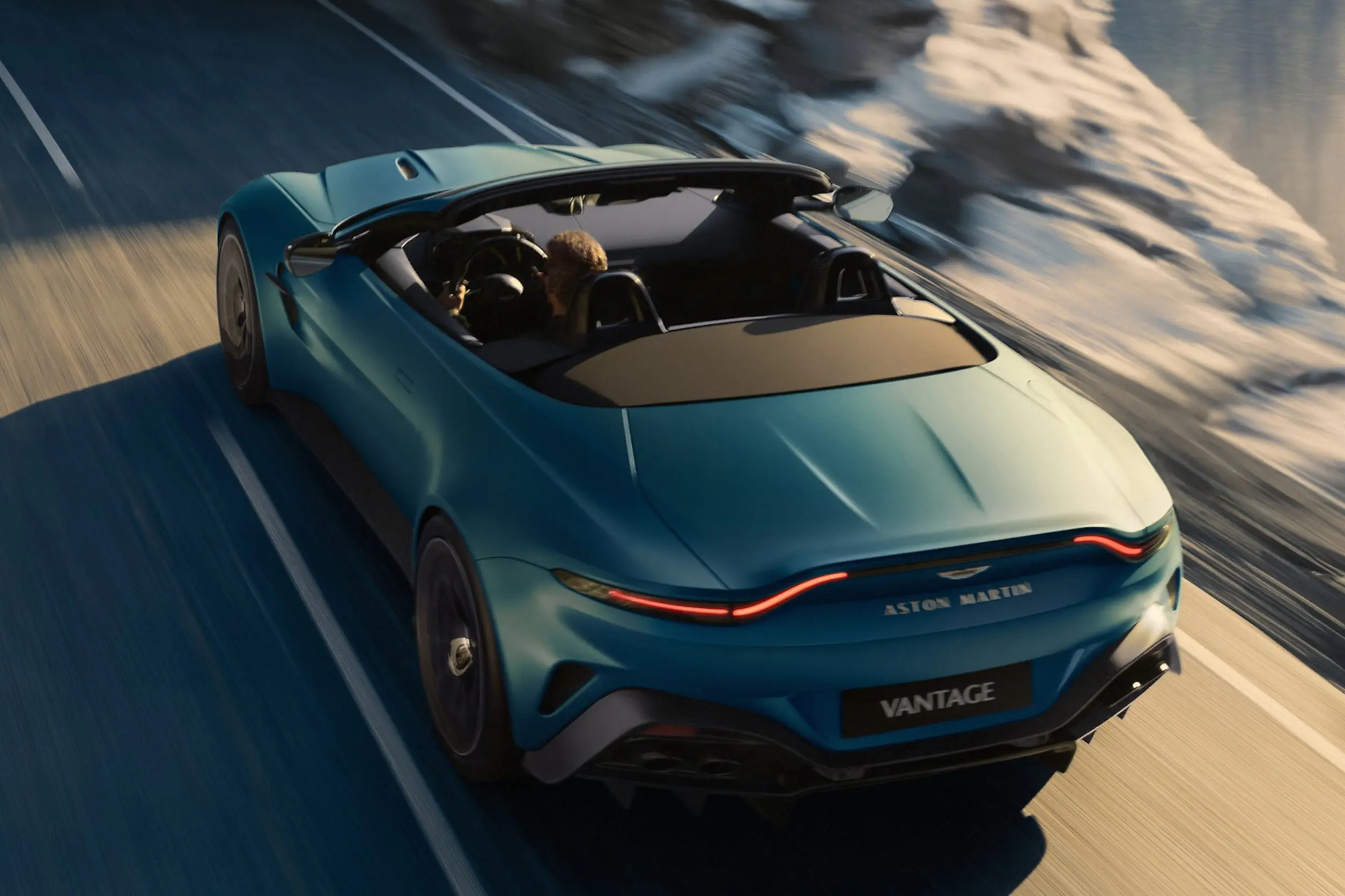 开云体育下载-阿斯顿马丁险胜红牛车队，塞恩斯关键制胜的简单介绍