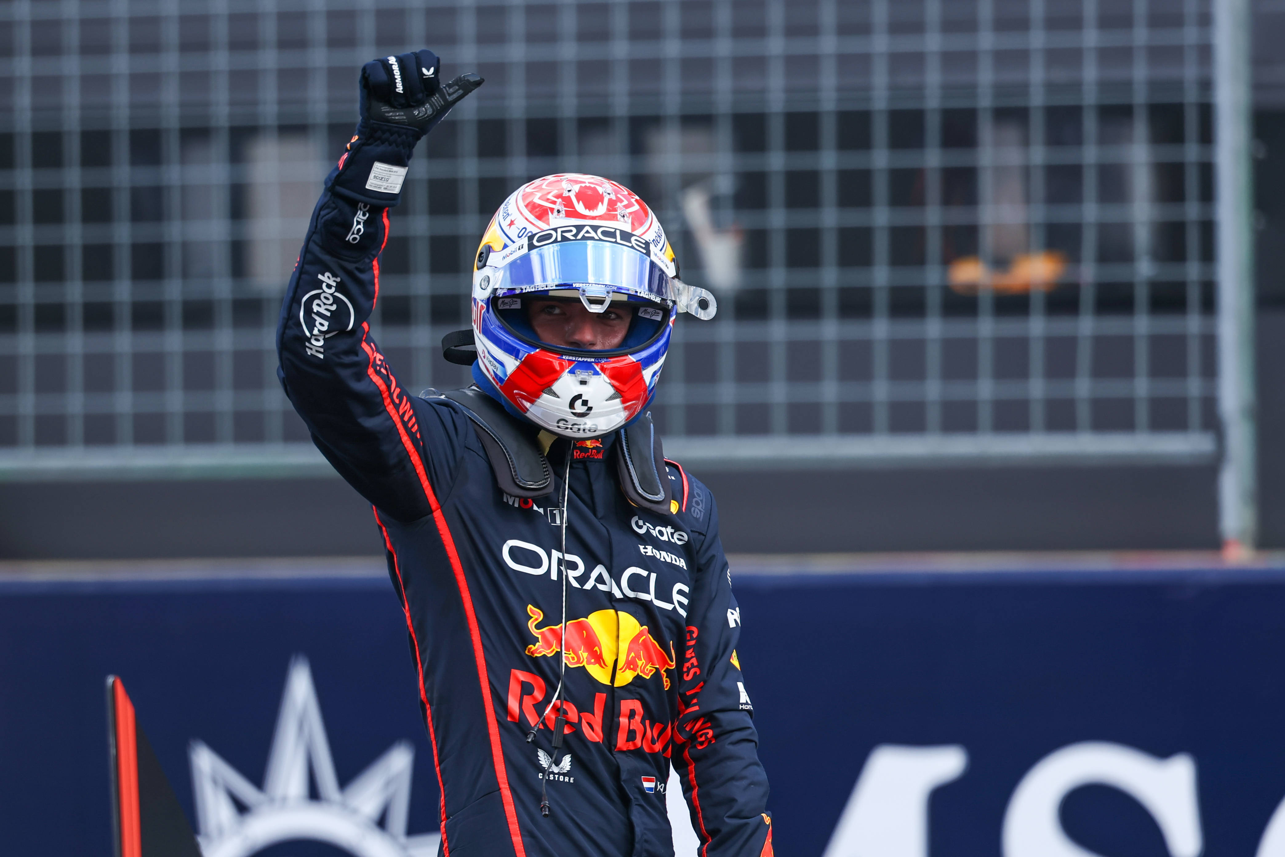 开云体育直播-关于红牛车队完胜索伯车队，塞恩斯点燃赛场的信息