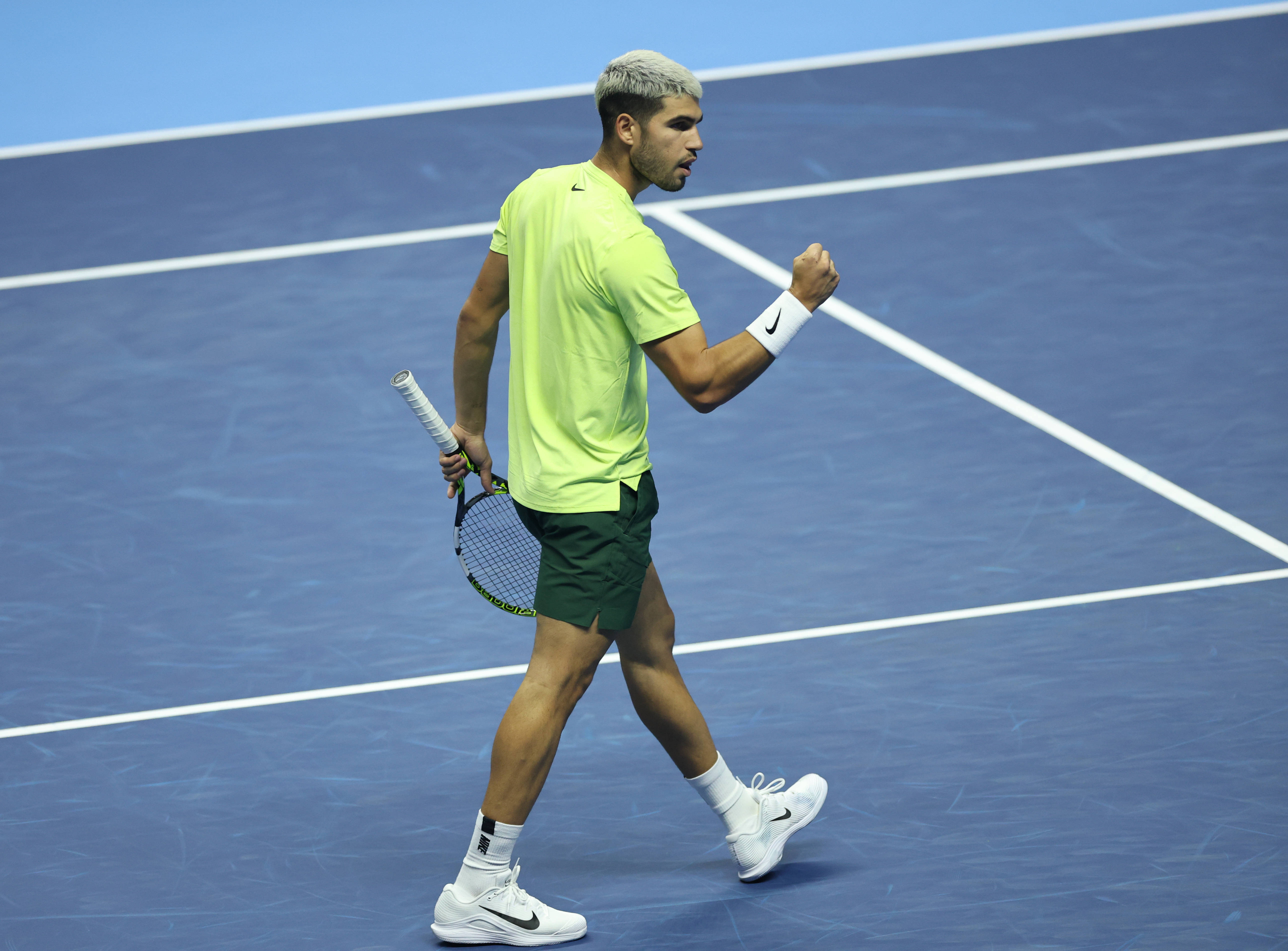 包含ATP总决赛碾压拉沃尔杯，阿尔卡拉斯带队取胜的词条