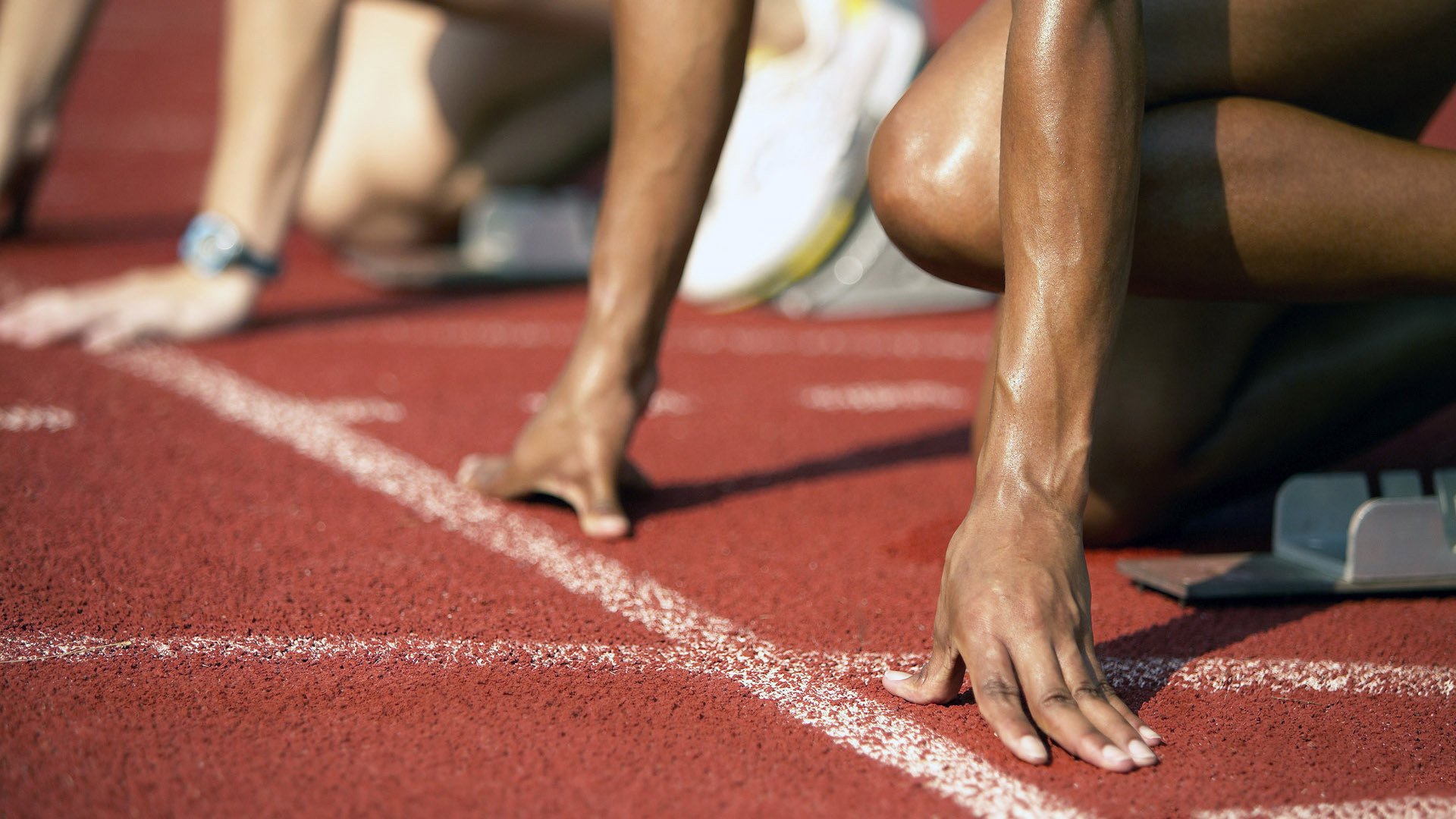 从尼日利亚狂胜到李刚仁崛起，足球世界的多元叙事与身份迷思