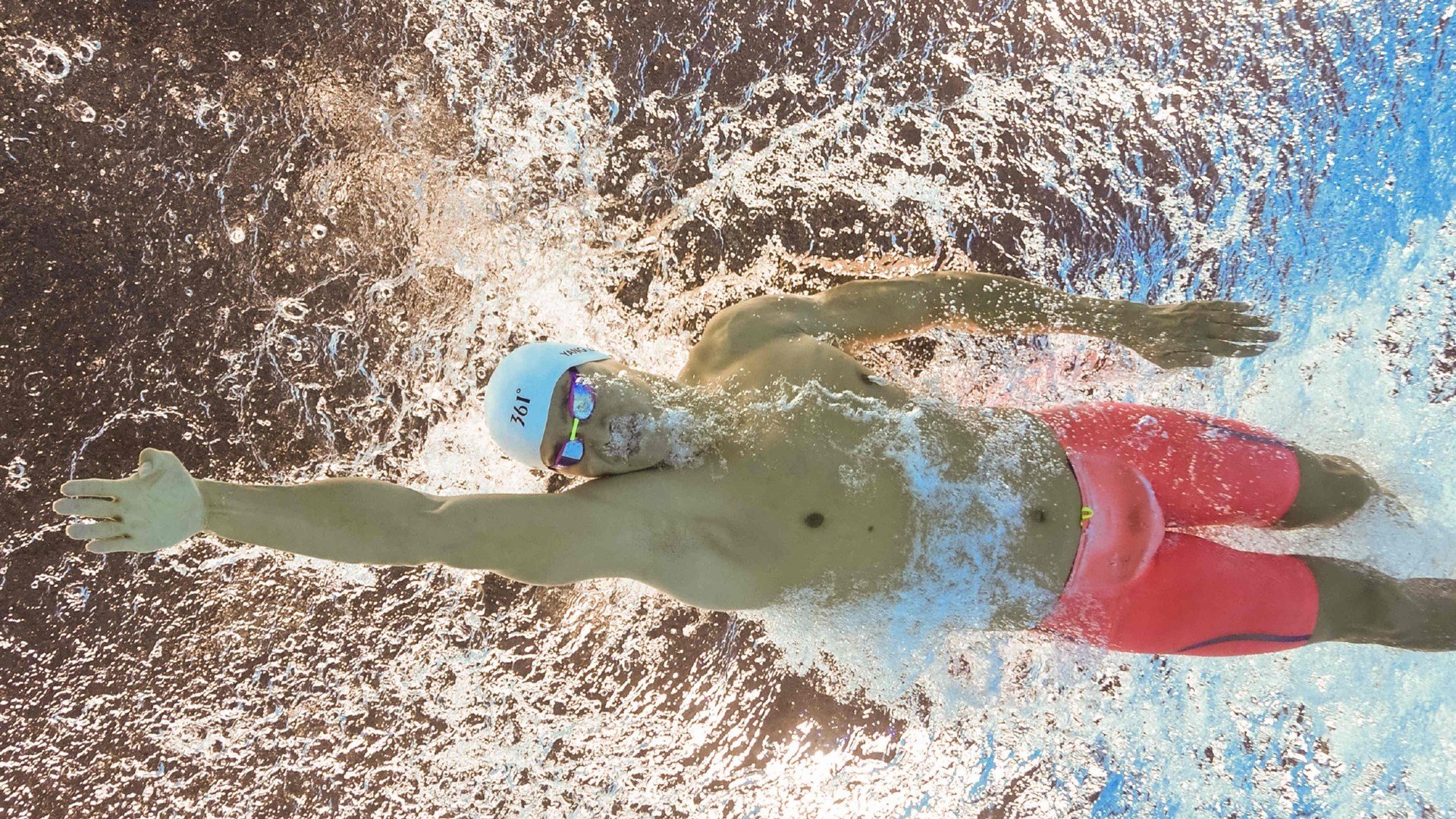 开云体育官网-皮克斗牛士附体，墨西哥仙人掌刺穿克罗地亚格子衫